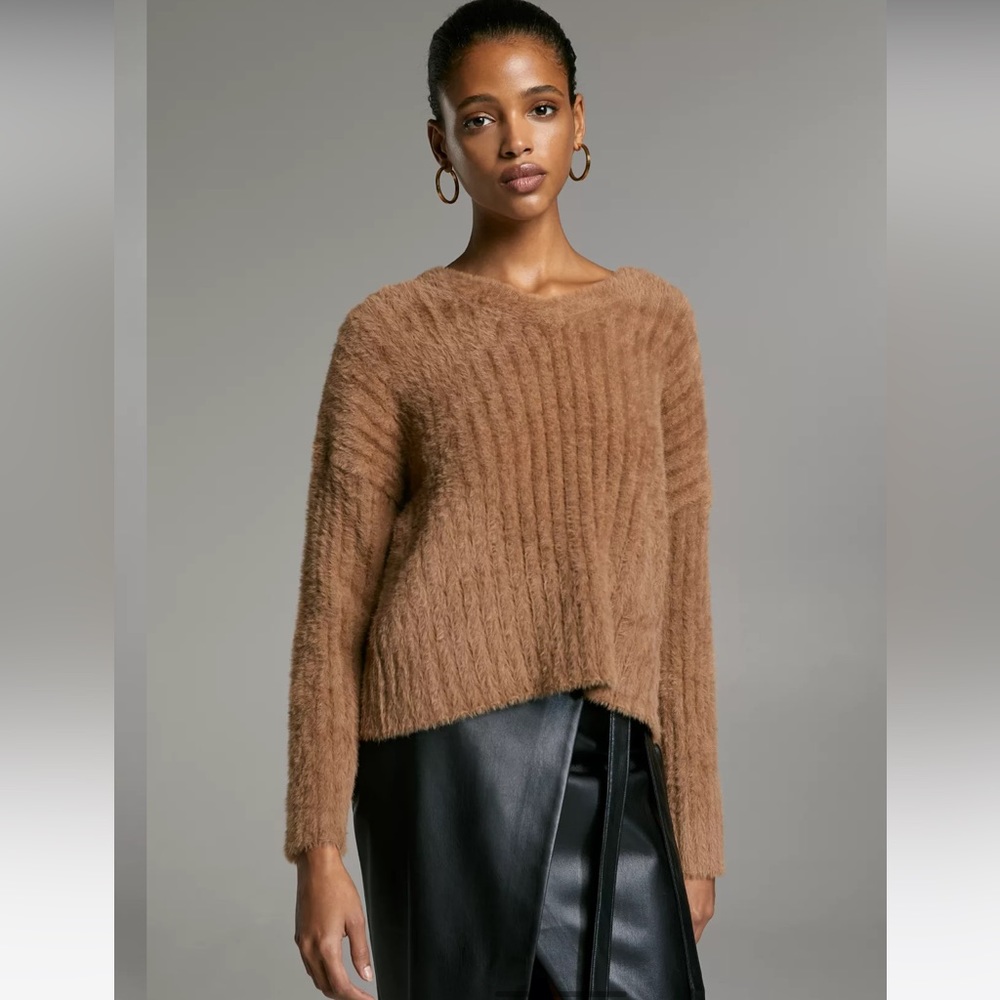 Aritzia Babaton Ulmann Fleecy Cozy Knit Eyelash Style Cropped Sweater Sz S - Picture 1 of 12